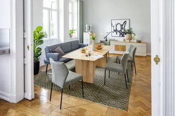 contur-valloni-esstisch-mit-stuehlen.jpg