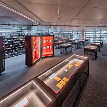 Vitrinen für besondere Exponate der Unibibliothek Magdeburg