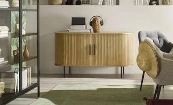 Hölzernes Sideboard mit Lamellentüren